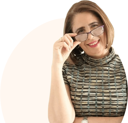 Brazilian Portuguese teacher, creator of the VIP and Group courses, Lucy Mary